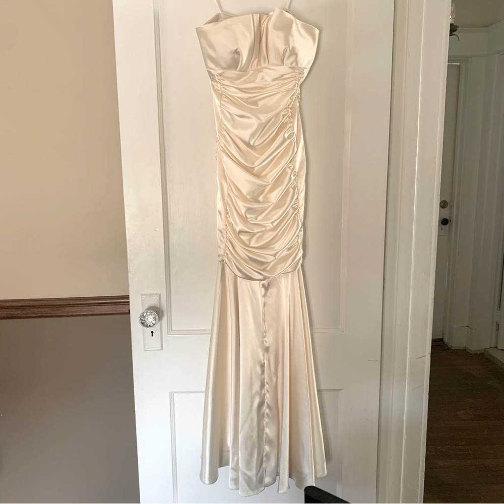 Xscape Ivory Silk Ruched Strapless Mermaid Gown | Size 6